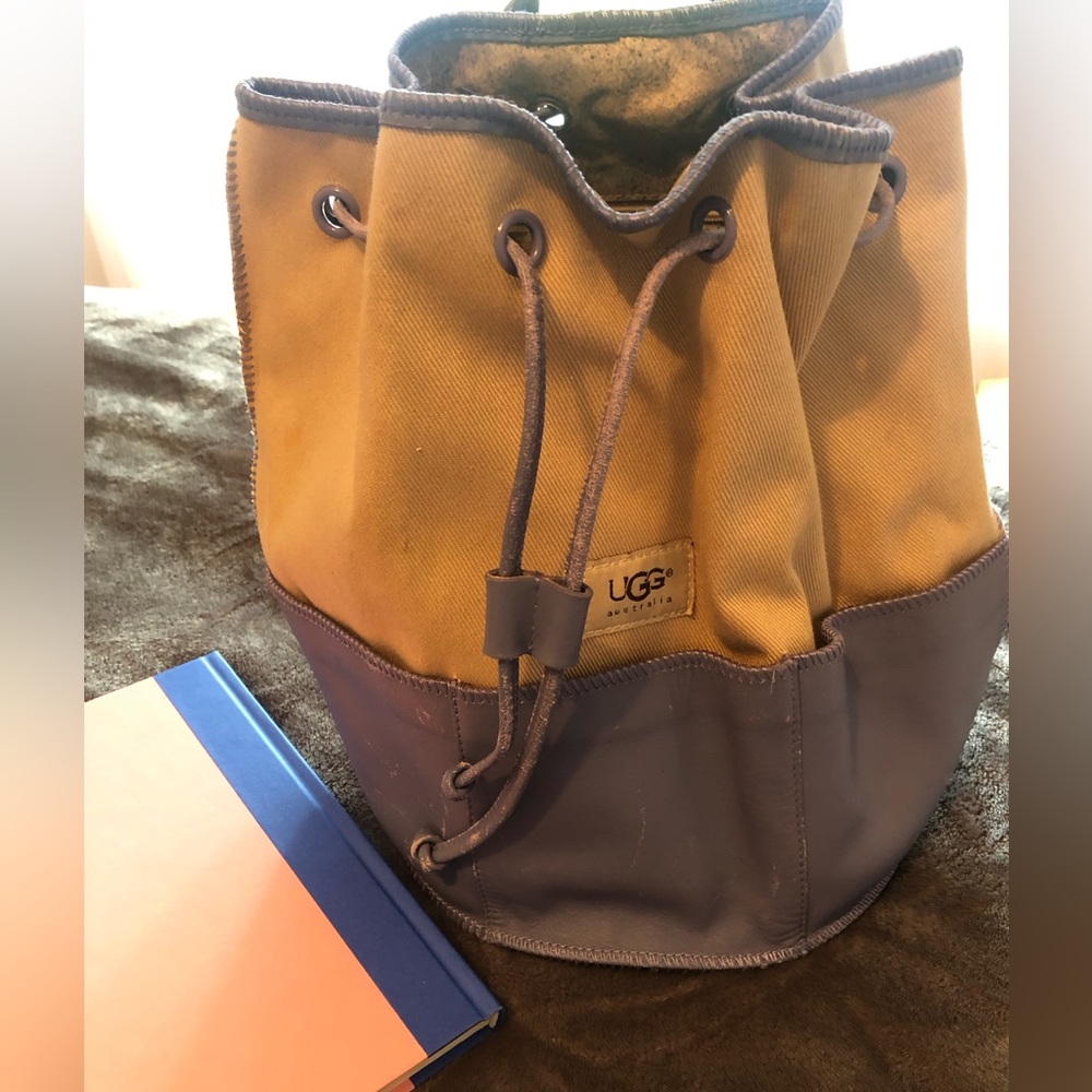 UGG Australia - drawstring bucket bag with shoulder strap